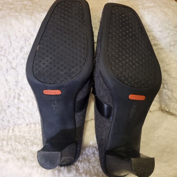 AEROSOLES grey wool heels,Sz 9.5, buckles, minor chips on heels, see pics - Picture 5 of 10
